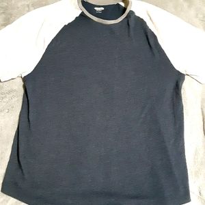 Old Navy navy blue/off white tshirt